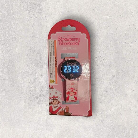 Strawberry Shortcake Round LED Watch Brand New Retro - Picture 2 of 5